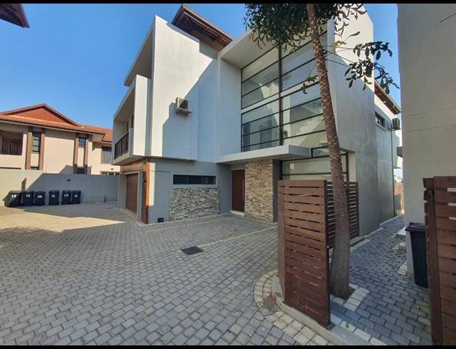5 BEDROOM TOWNHOUSE FOR SALE IN IZINGA